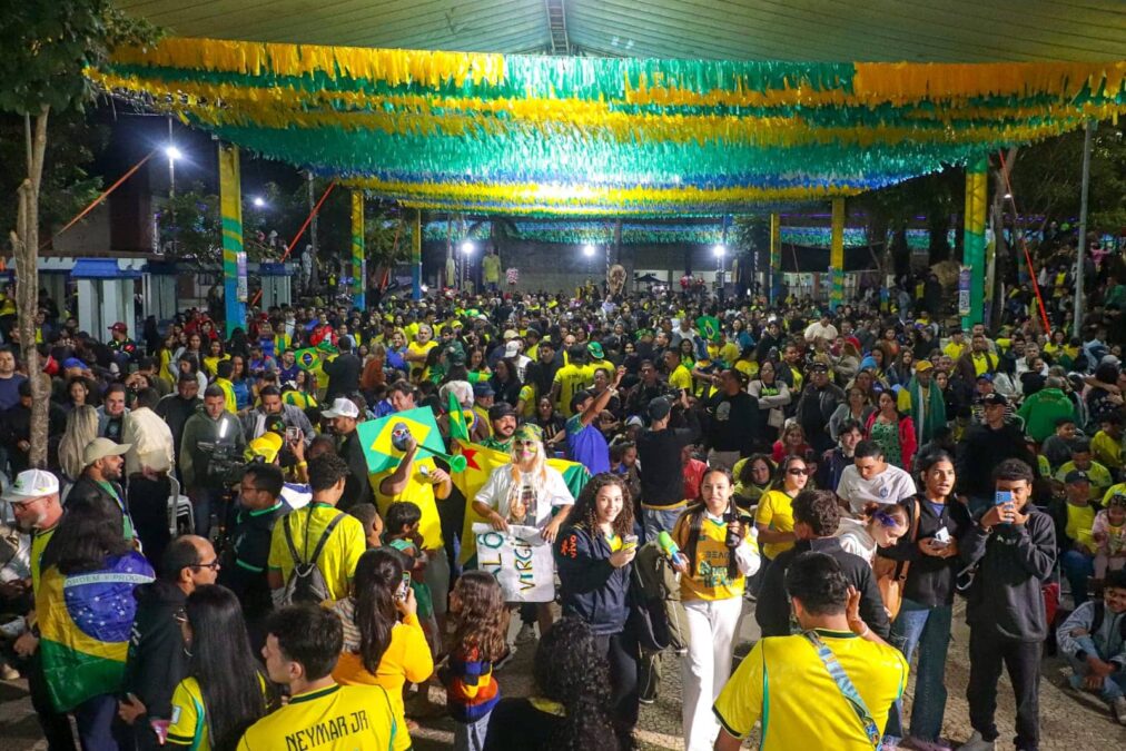 Torcida do Acre aposta na classificação do Brasil contra o Japão e lota Praça da Revolução