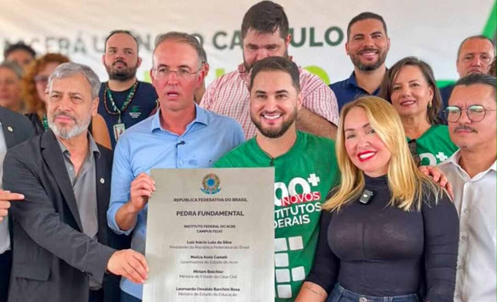 Sula Ximenes é homenageada por contribuição à implantação do Ifac em Feijó