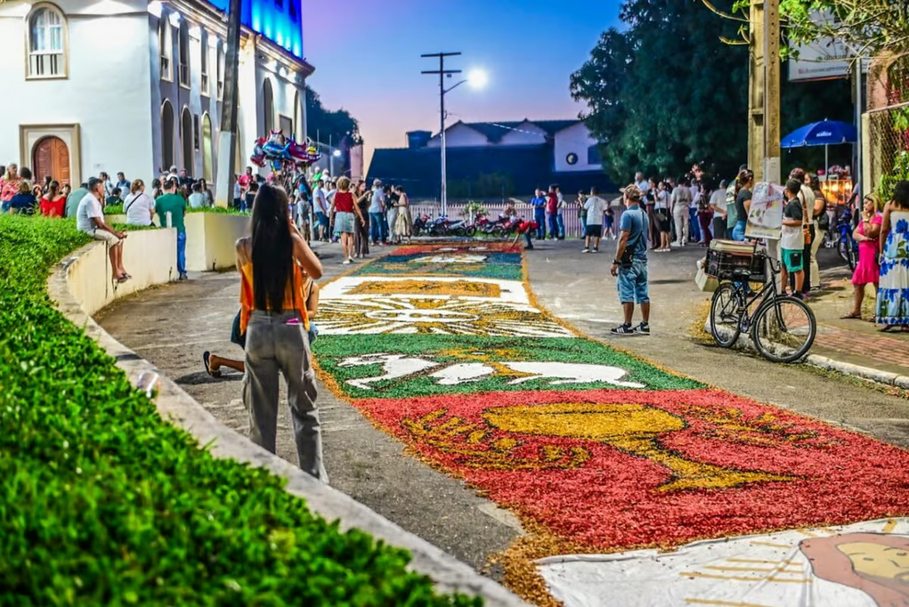 Fiéis participam da celebração de Corpus Christi na Catedral de Rio Branco