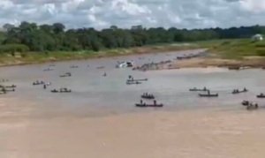 Piracema de mandin reúne dezenas de pescadores em rios na divisa entre Acre e Amazonas.