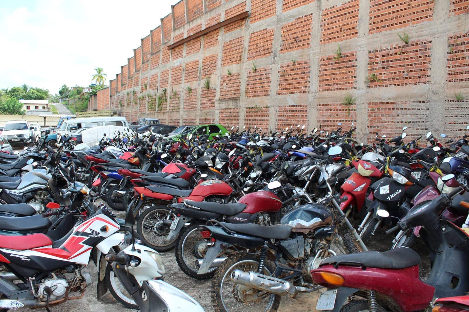 Detran do Acre abre leilão com 315 veículos e sucatas, mas certame é restrito a empresas de reciclagem