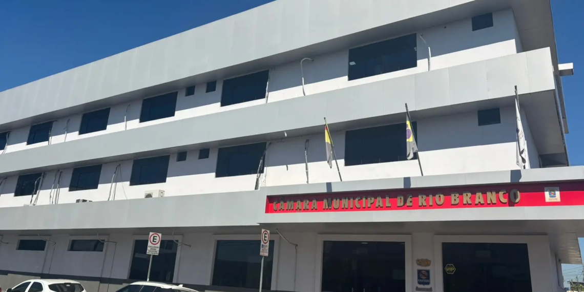 Rio Branco estuda proibir e retirar homenagens públicas a condenados por crimes graves