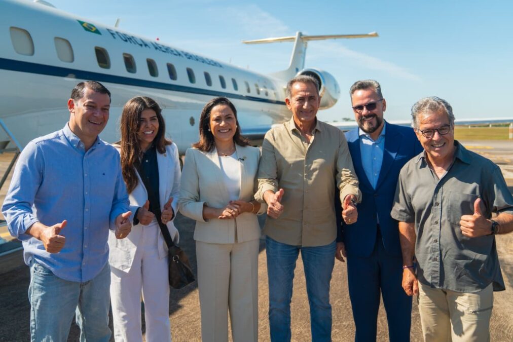 Ministro de Lula é recebido por Mailza, Jorge Viana e Alan Rick em chegada ao Acre