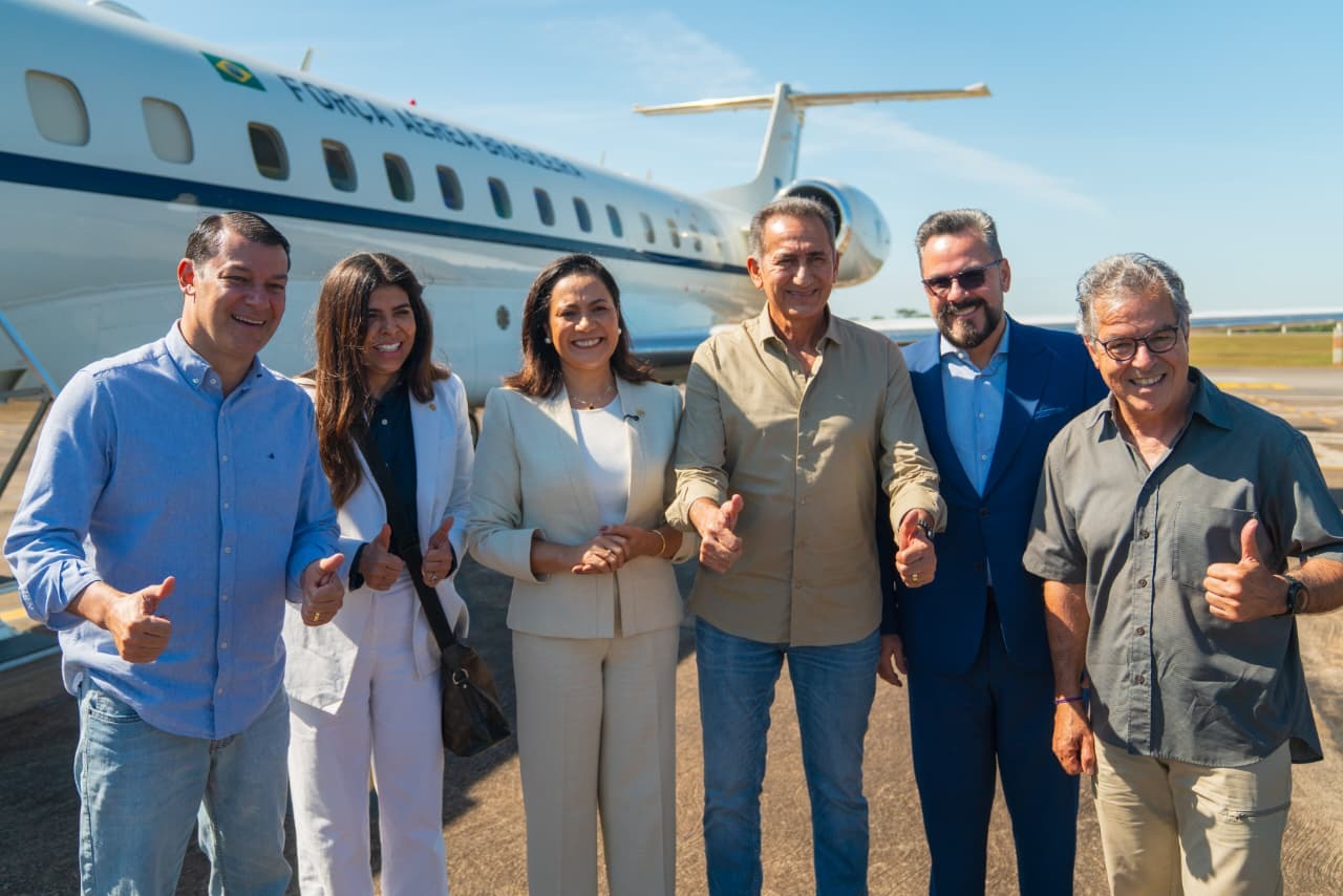 Ministro de Lula é recebido por Mailza, Jorge Viana e Alan Rick em chegada ao Acre
