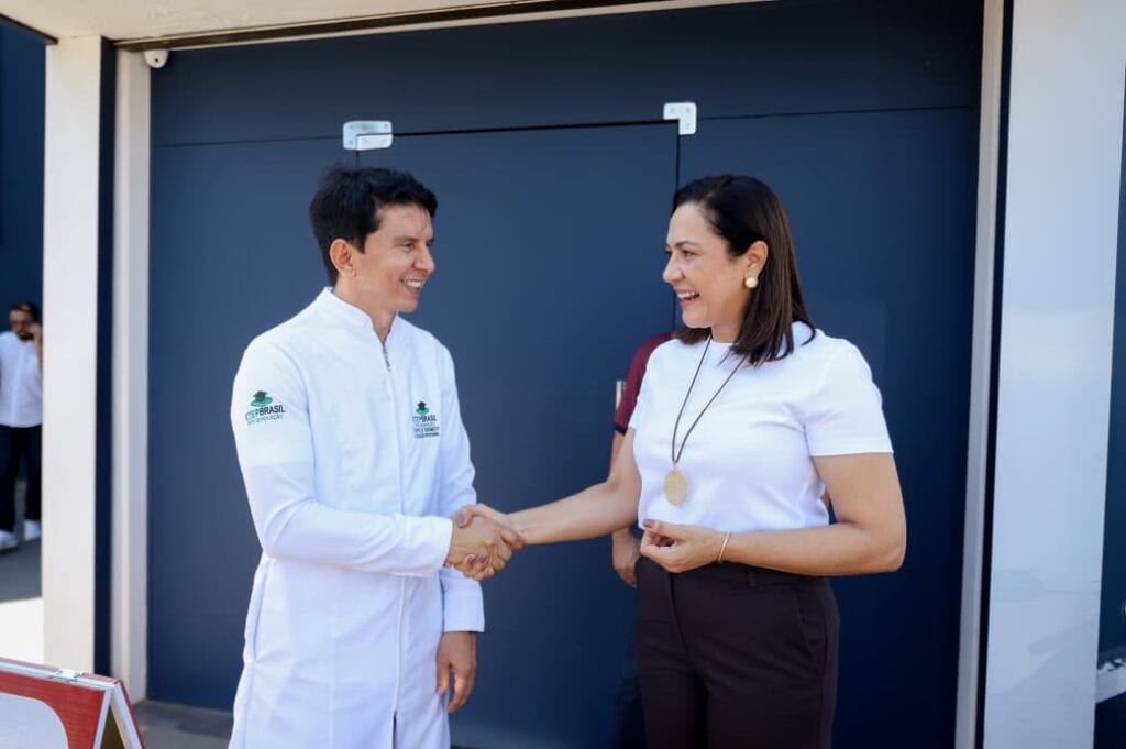 Governadora Mailza Assis visita clínica MED’AC e destaca capacitação médica no Acre