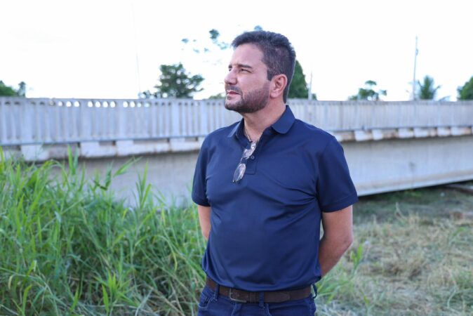 Gladson Cameli visita ferido no desabamento da ponte Frei Paolino Baldassari em Sena Madureira