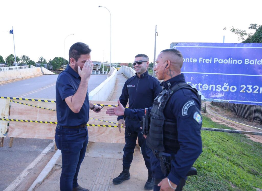 Gladson Cameli visita ferido no desabamento da ponte Frei Paolino Baldassari em Sena Madureira