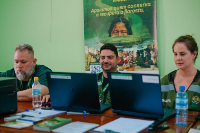 Mutirão de regularização ambiental em Sena Madureira atende produtores rurais com serviços e orientações.