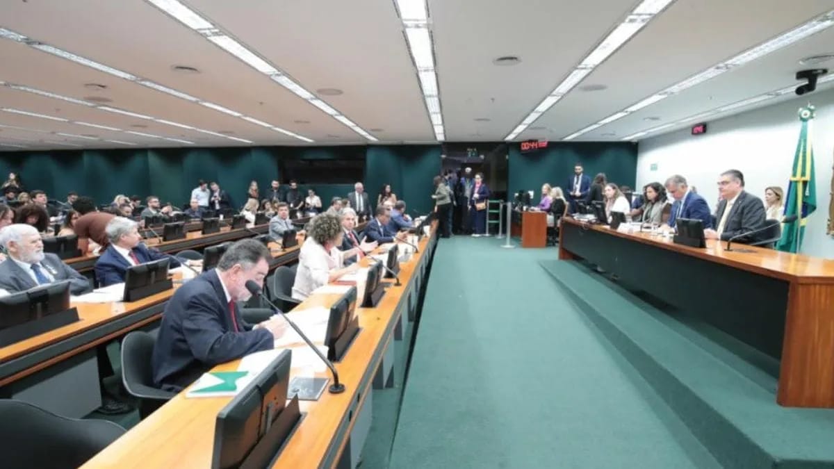 Redução da maioridade penal avança na Câmara e segue para comissão especial