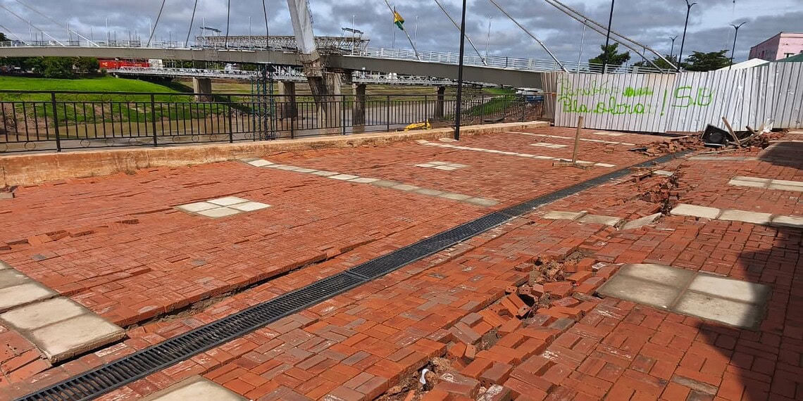 Governo do Acre interdita novamente área do Novo Mercado Velho após avanço de erosão às margens do Rio Acre