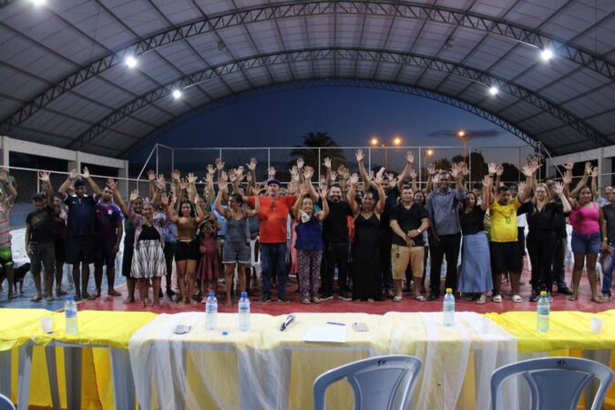 Moradores de Sena Madureira participam de ato por melhorias após queda da ponte Frei Paolino.