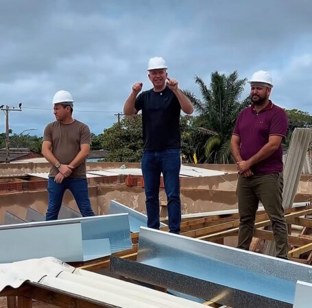 Prefeito Gerlen Diniz vistoria obras da nova UBS de Sena Madureira