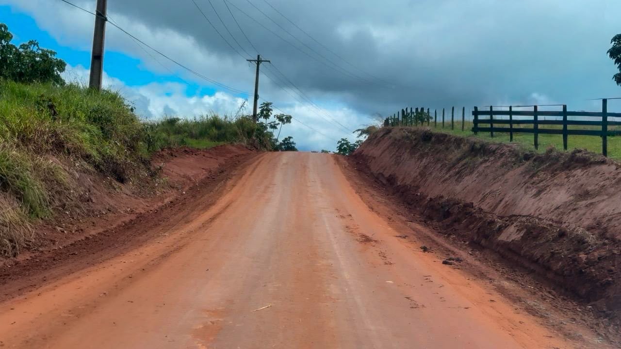 Deracre segue trabalhando na recuperação do Ramal Icuriá em Assis Brasil e reforça acesso rural