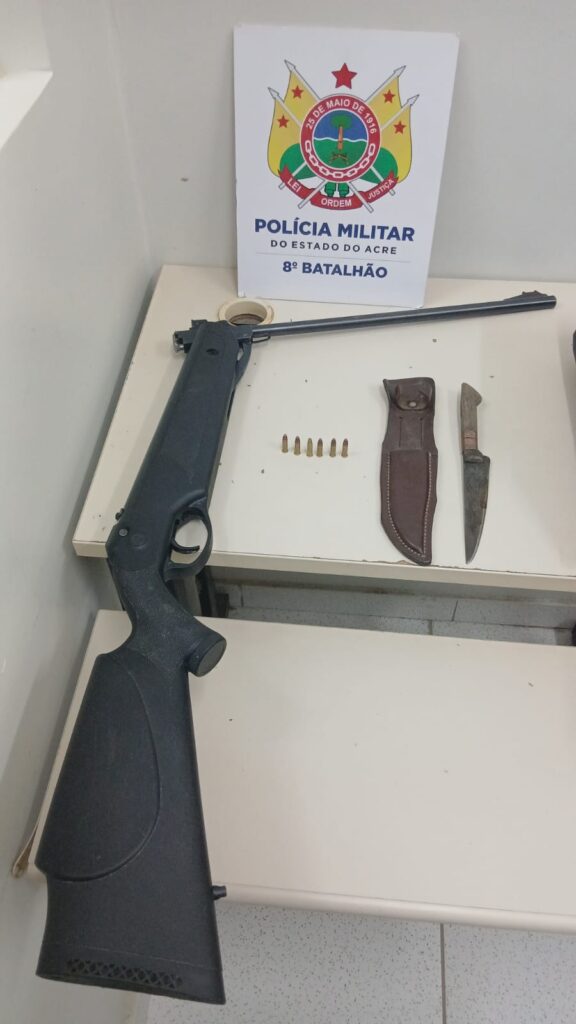 Homem é preso por violência doméstica em Sena Madureira e arma de fogo é apreendida pela polícia.