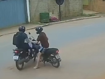 Vídeo mostra momento de acidente envolvendo três motos em Brasiléia e repercute nas redes