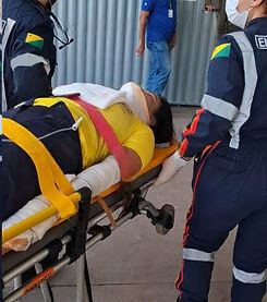 Motociclista fica ferida após colisão com caminhonete em cruzamento movimentado de Rio Branco