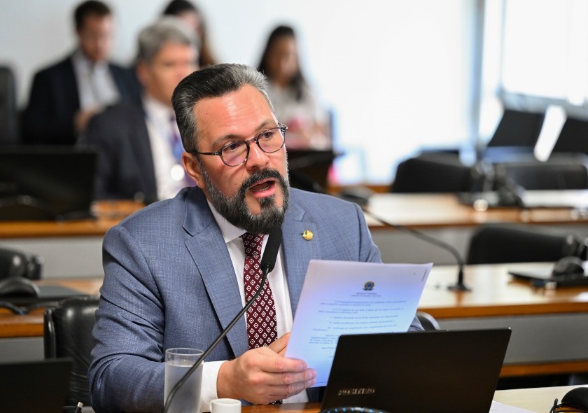 Justiça Eleitoral manda retirar outdoors de Alan Rick em Rio Branco sob multa diária