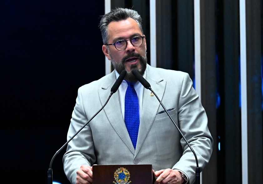 Alan Rick diz que outdoors têm objetivo de transparência sobre emendas no Acre