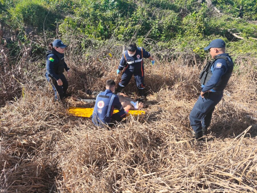 Policiais militares recebem reconhecimento por atuação humanizada em ocorrência na BR-364 em Acrelândia