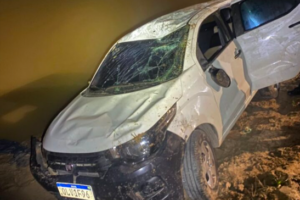 Motorista é preso por embriaguez após capotar carro em Tarauacá
