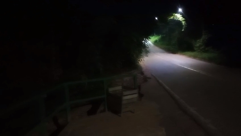 Morador faz vídeo registrando bica de água do ana viera sem iluminação em sena madureira