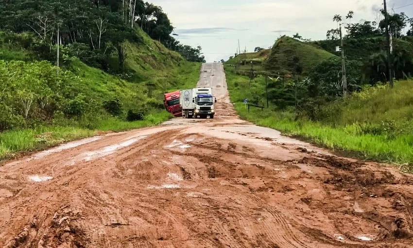 Justiça Federal dá prazo de 60 dias para União e DNIT explicarem situação da BR-364 e mantém multa de R$ 1 milhão