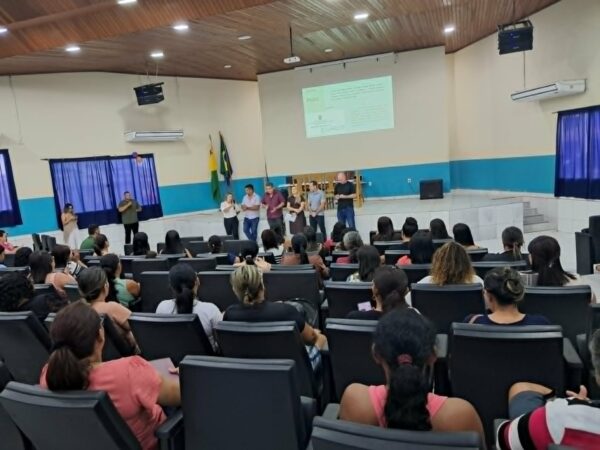 Capacitação de merendeiras promovida pela Prefeitura de Sena Madureira