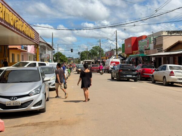 Comércio de Sena Madureira registra queda nas vendas após o desabamento da Ponte Frei Paolino.