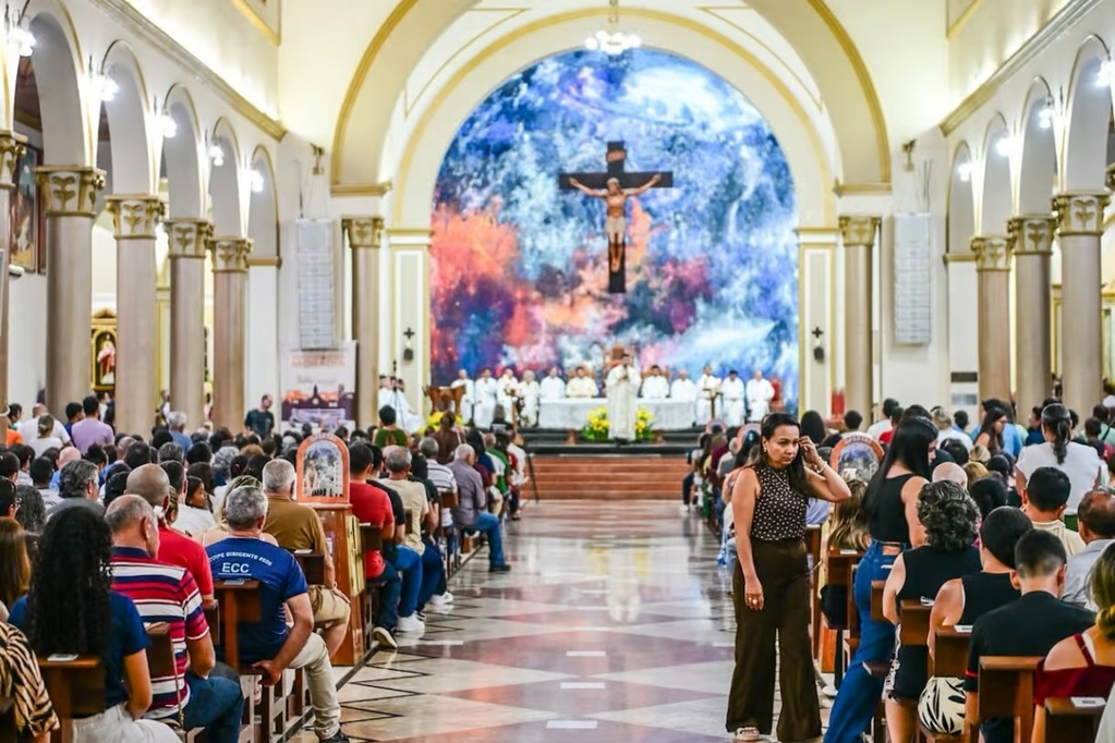 Catedral de Rio Branco recebe multidão de fiéis durante celebração de Corpus Christi