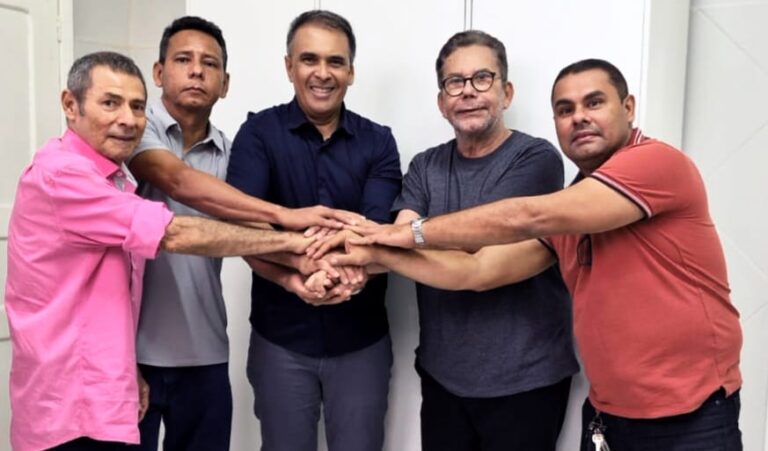 Edvaldo Souza e Jairo Cassiano durante reunião política no Acre.