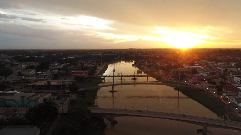 Previsão do tempo no Acre para quinta-feira com sol, nuvens e calor em diversas regiões do estado.