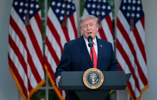 Trump cobra redução no preço da gasolina nos EUA e faz alerta: “Grandes problemas virão”