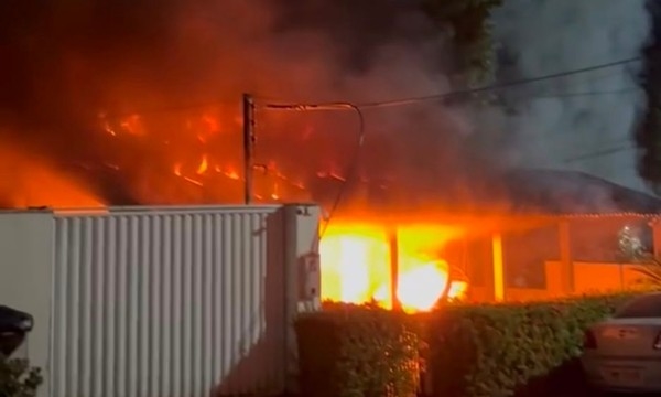 Incêndio atinge casa entre os bairros Dom Pedro e Chapada em Manaus