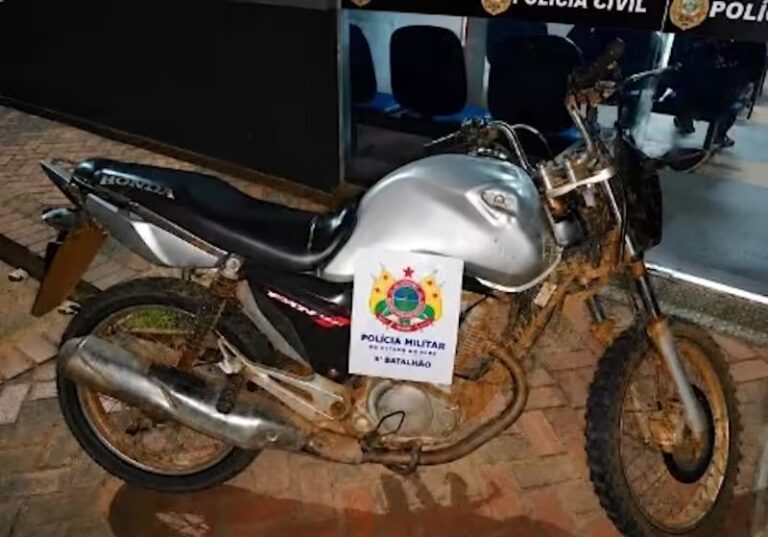 Moto furtada recuperada pela Polícia Militar em Brasiléia com adolescentes apreendidos