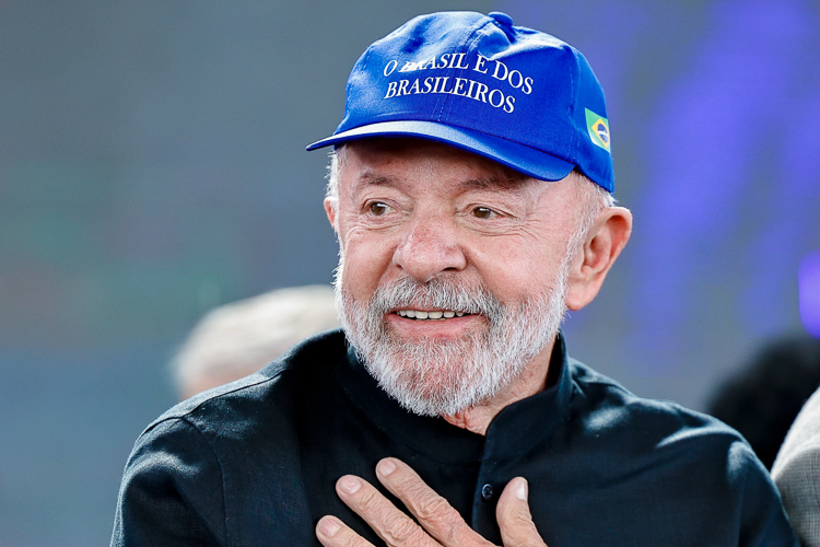 Pesquisa eleitoral 2026: Lula lidera Flávio Bolsonaro e amplia vantagem em levantamento dos EUA