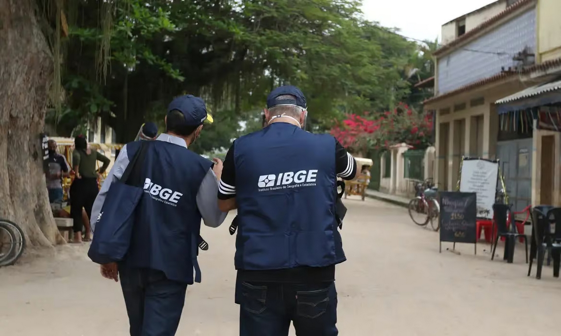 IBGE abre inscrições para 8,2 mil vagas de nível médio com salários de até R$ 4 mil