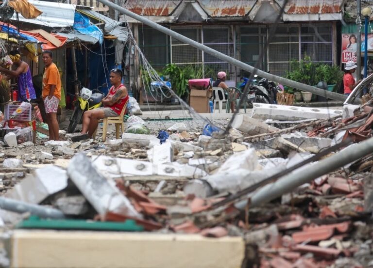 Terremoto nas Filipinas deixa mortos, feridos e provoca alertas de tsunami