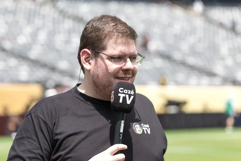Como a TV Globo ajudou a criar a CazéTV e hoje enfrenta concorrência nas transmissões da Copa
