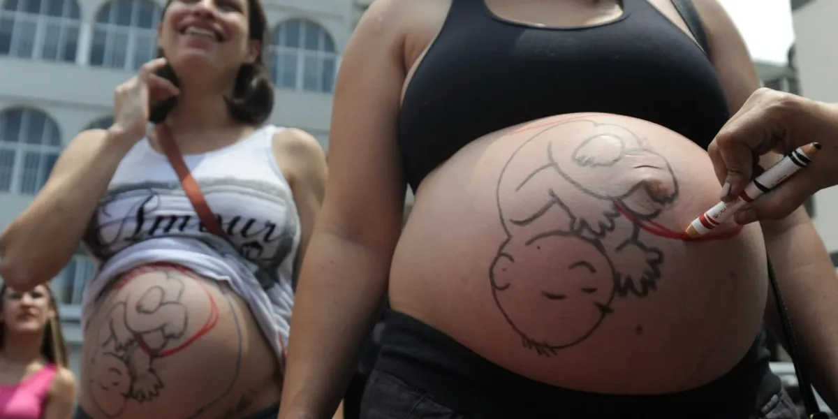 Fatores sociais e estruturais empurram mulheres para cesarianas