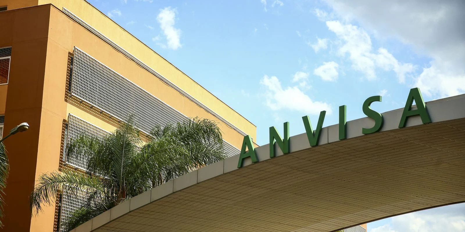 Anvisa aprova novo medicamento para câncer de pulmão