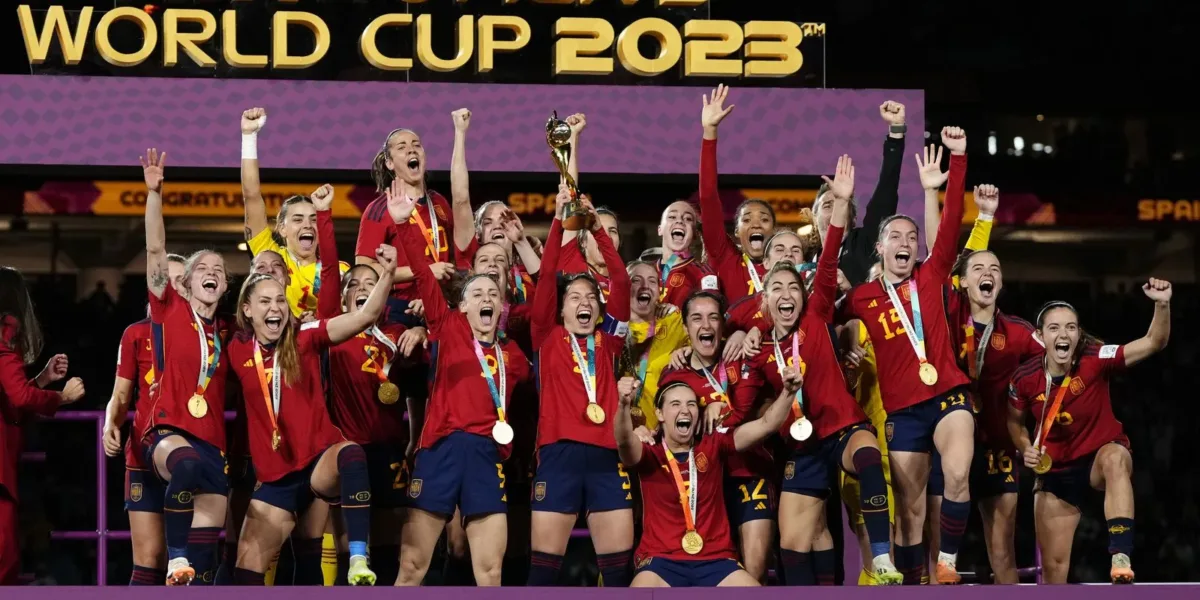 Finalista da Copa masculina, Espanha pode "unificar" títulos mundiais