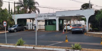 Bolsonaro pede autorização para receber Mileii na prisão domiciliar