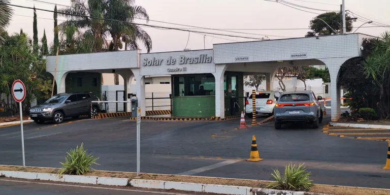 Bolsonaro pede autorização para receber Mileii na prisão domiciliar