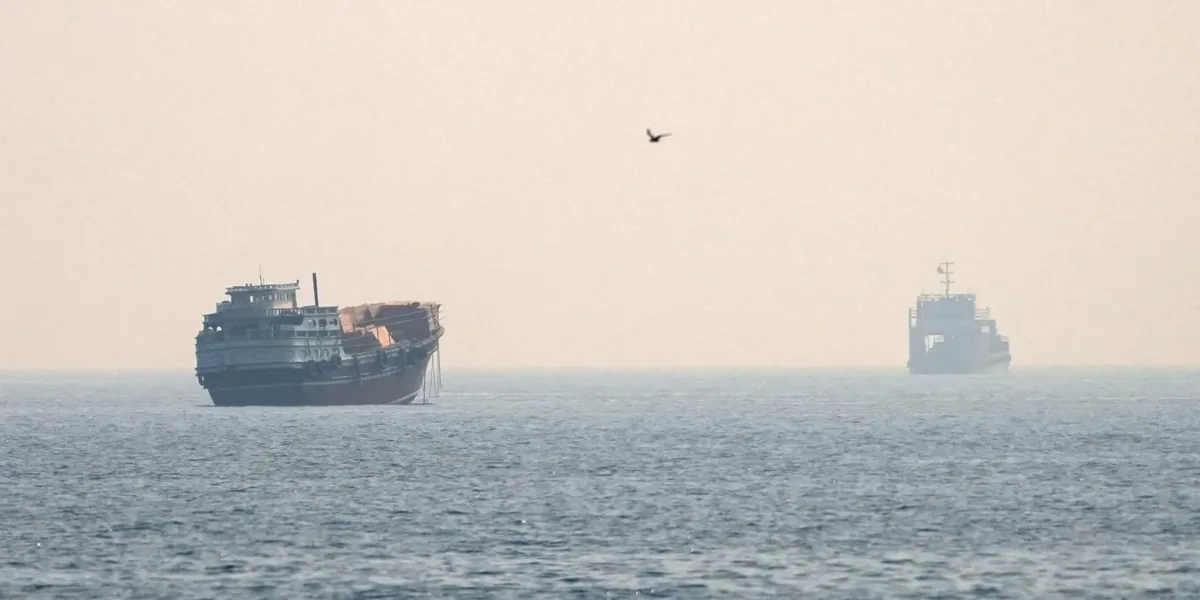 Trump recua e desiste de cobrar taxa sobre navios no Estreito de Ormuz