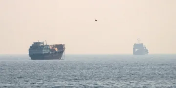 Trump recua e desiste de cobrar taxa sobre navios no Estreito de Ormuz