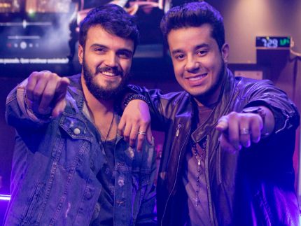Cinebiografia de Marília Mendonça divulga caracterizações inéditas de Henrique e Juliano