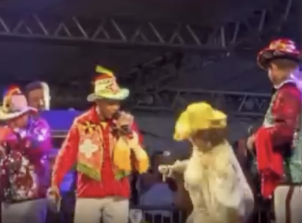 susto-no-palco!-alcione-cai-durante-show-no-maranhao-e-e-amparada-pela-producao