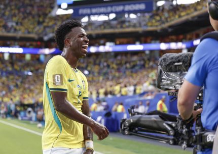 Vini Jr. domina os palpites de turistas para Brasil x Noruega na Times Square