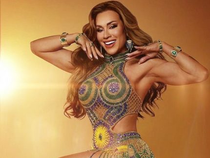 Juju Salimeni une carnaval e brazilcore em ensaio para jogo da Seleção Brasileira