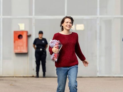 Adriana ganha aliado para colocar plano de vingança em prática em “Quem Ama Cuida”